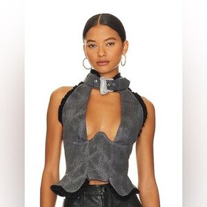 ISO ANY POSTER GIRL 
BERMUDA TOPS/SETS

Size L and above